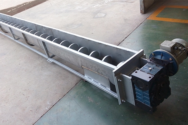 Spiral pig hair conveyor