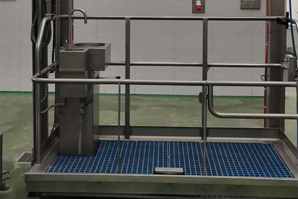 Pneumatic lifting table for carcass examination